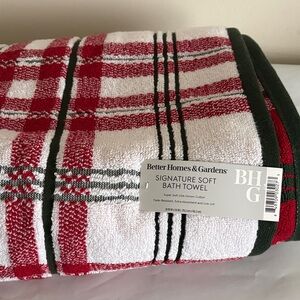 Better Homes & Gardens signature soft bath towel Red White green holiday plaid
